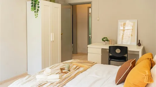 Rooms in Barcelona Ciutat Vella - photo 2