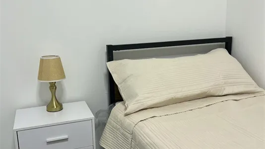 Rooms in Barcelona Ciutat Vella - photo 2