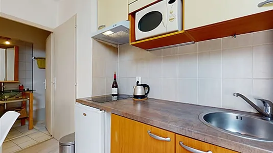 Apartments in Lyon - photo 6