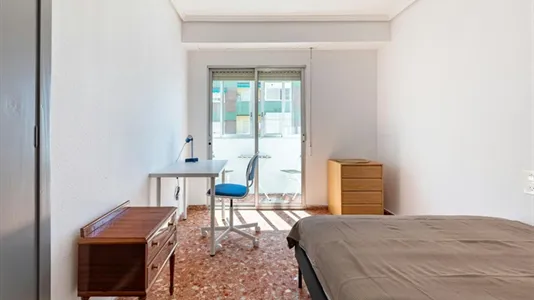 Rooms in la Fontsanta - photo 4