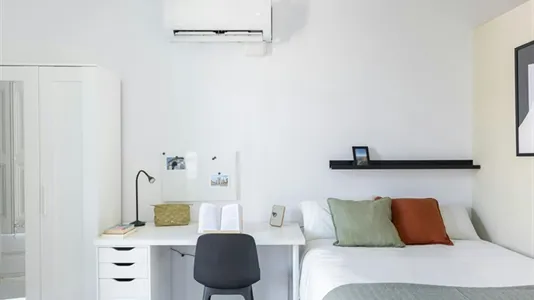 Rooms in Barcelona Eixample - photo 3