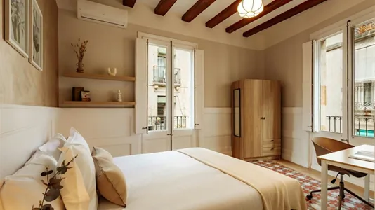 Rooms in Barcelona Ciutat Vella - photo 1