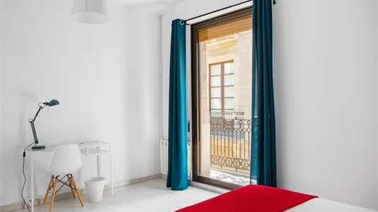 Rooms in Barcelona Ciutat Vella - photo 10
