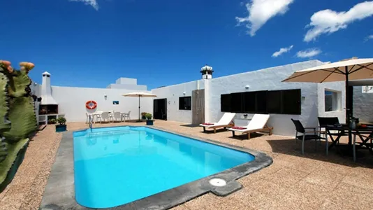 Houses in Teguise - photo 1