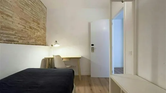 Rooms in Barcelona Ciutat Vella - photo 4