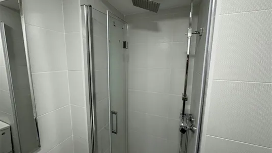 Rooms in Madrid Chamartín - photo 7