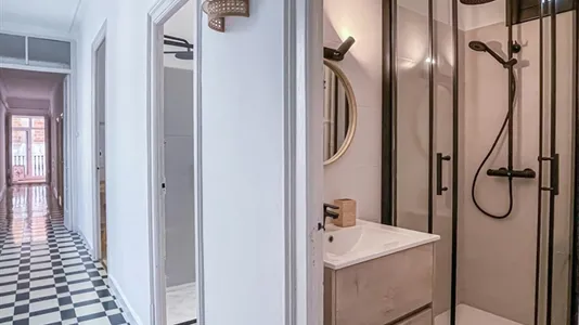 Rooms in Barcelona Eixample - photo 8