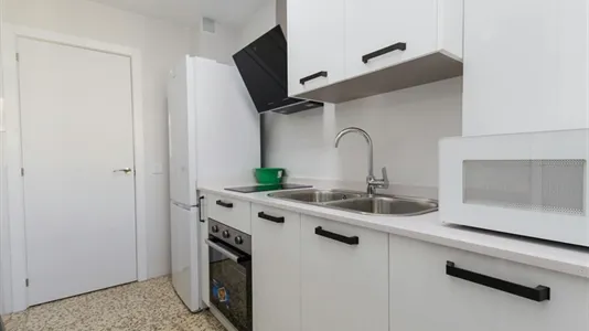 Rooms in Málaga - photo 10