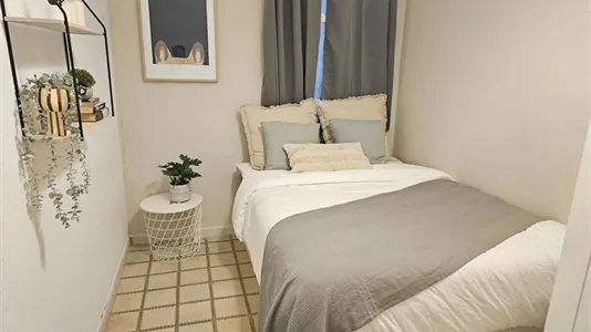Rooms in Barcelona Ciutat Vella - photo 8