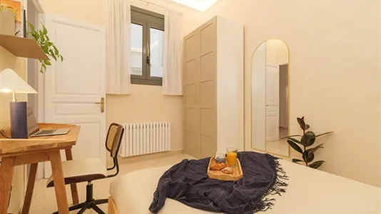 Rooms in Barcelona Eixample - photo 5
