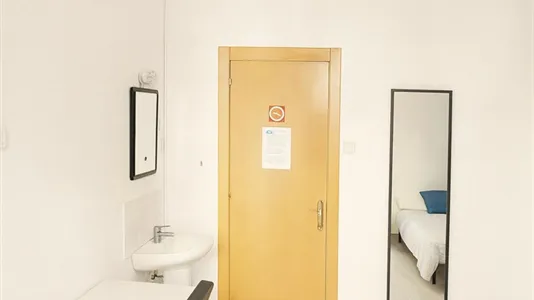 Rooms in Barcelona Ciutat Vella - photo 3