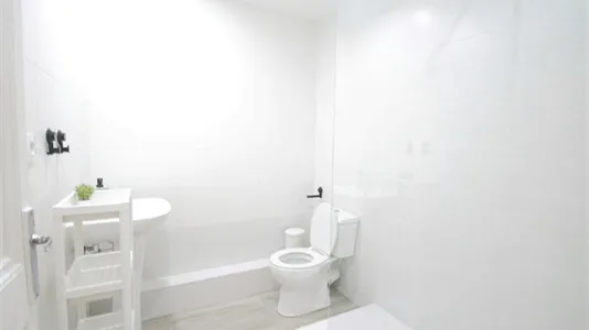 Rooms in Barcelona Ciutat Vella - photo 8