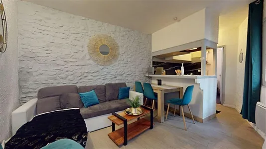 Apartments in Nîmes - photo 2