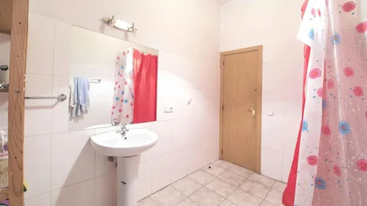 Rooms in Madrid Centro - photo 9