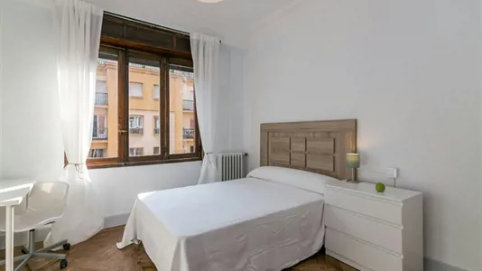 Rooms in Oviedo - photo 2