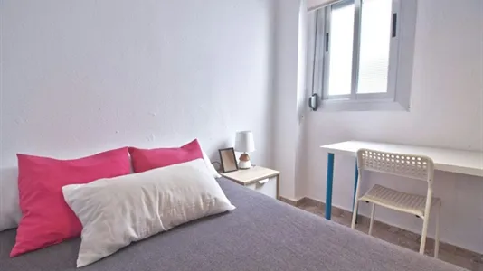 Rooms in el Camí de Vera - photo 6