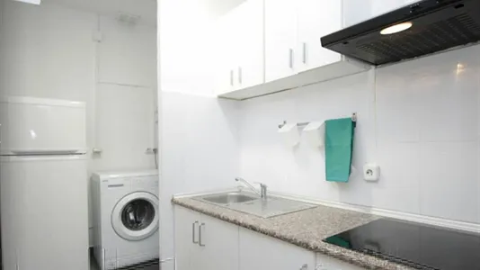 Rooms in Barcelona Ciutat Vella - photo 8