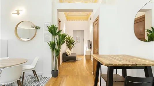 Rooms in Barcelona Ciutat Vella - photo 9