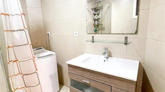 Rooms in Barcelona Ciutat Vella - photo 8