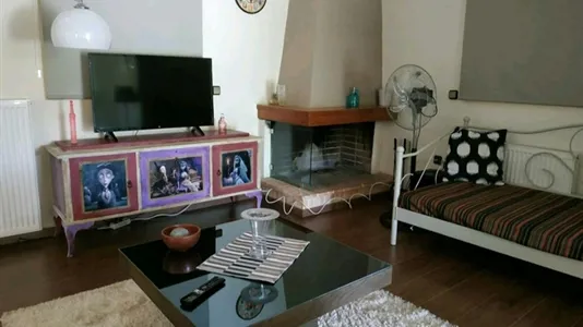 Houses in Kropia - photo 2