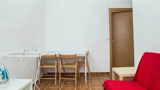 Rooms in Barcelona Ciutat Vella - photo 10