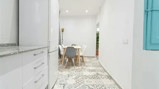 Rooms in Barcelona Ciutat Vella - photo 9