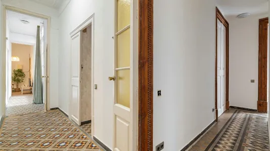 Rooms in Barcelona Ciutat Vella - photo 9