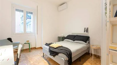 Room for rent in Milano Zona 6 - Barona, Lorenteggio, Milan