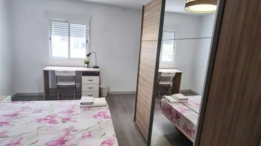 Rooms in el Camí de Vera - photo 9