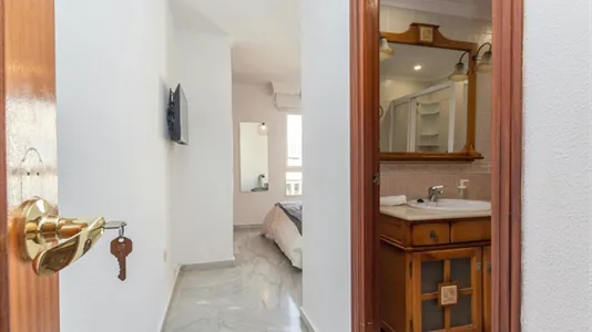 Rooms in Málaga - photo 10