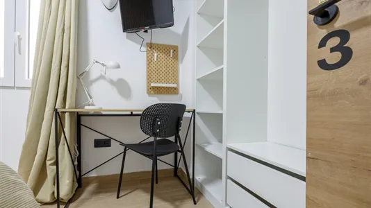 Rooms in el Camí de Vera - photo 4