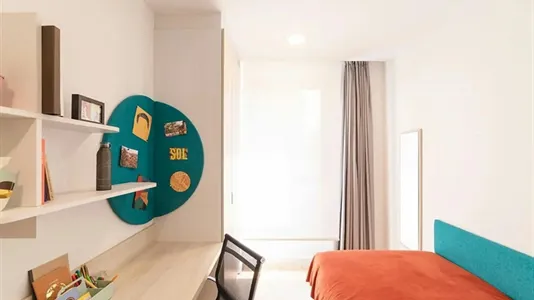Rooms in Barcelona Sants-Montjuïc - photo 1