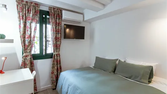 Rooms in Barcelona Ciutat Vella - photo 3