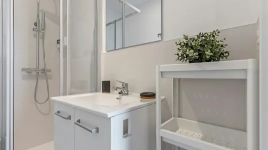 Rooms in Madrid Centro - photo 9