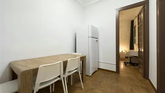Rooms in Barcelona Ciutat Vella - photo 6