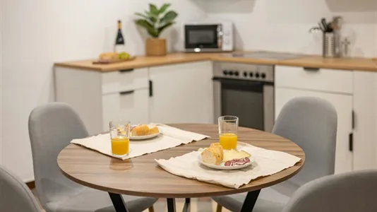 Rooms in Barcelona Ciutat Vella - photo 8