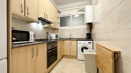 Rooms in Barcelona Ciutat Vella - photo 9