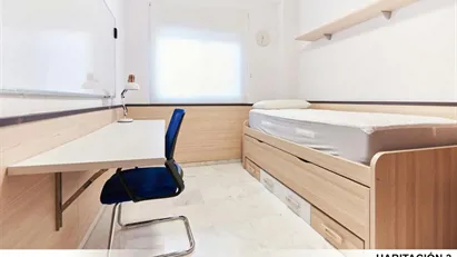 Room for rent in Hacienda de Su Eminencia, Andalucía