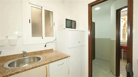 Rooms in Barcelona Ciutat Vella - photo 4
