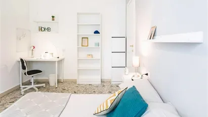 Room for rent in Milano Zona 6 - Barona, Lorenteggio, Milan