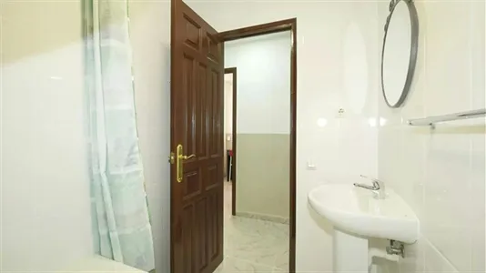 Rooms in Barcelona Ciutat Vella - photo 7