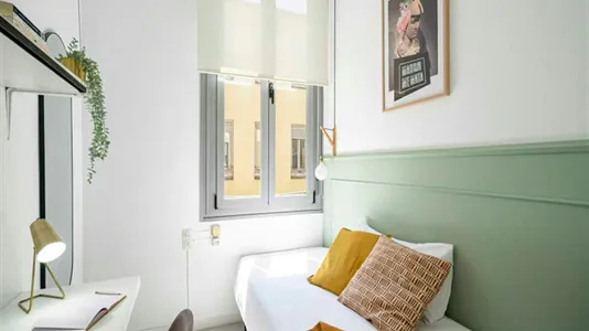 Rooms in Madrid Centro - photo 10