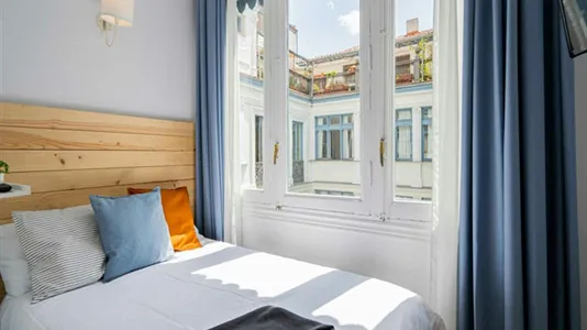 Rooms in Madrid Centro - photo 1