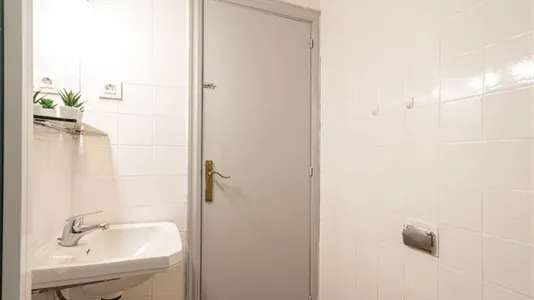 Rooms in Barcelona Eixample - photo 9