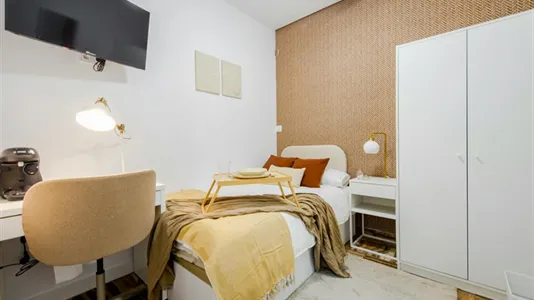 Rooms in Madrid Chamberí - photo 1