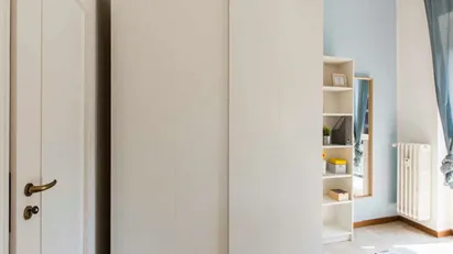 Room for rent in Buccinasco, Lombardia