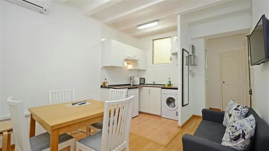 Rooms in Barcelona Ciutat Vella - photo 7