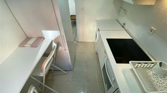 Rooms in Adaro - photo 9