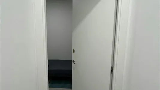 Rooms in Barcelona Ciutat Vella - photo 6