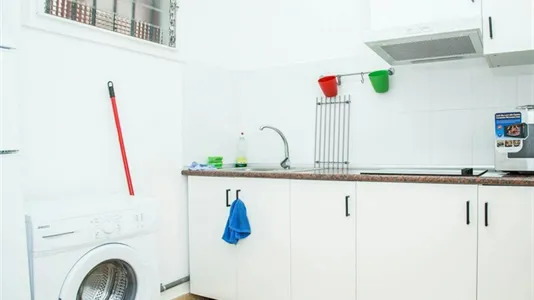 Rooms in Barcelona Ciutat Vella - photo 5